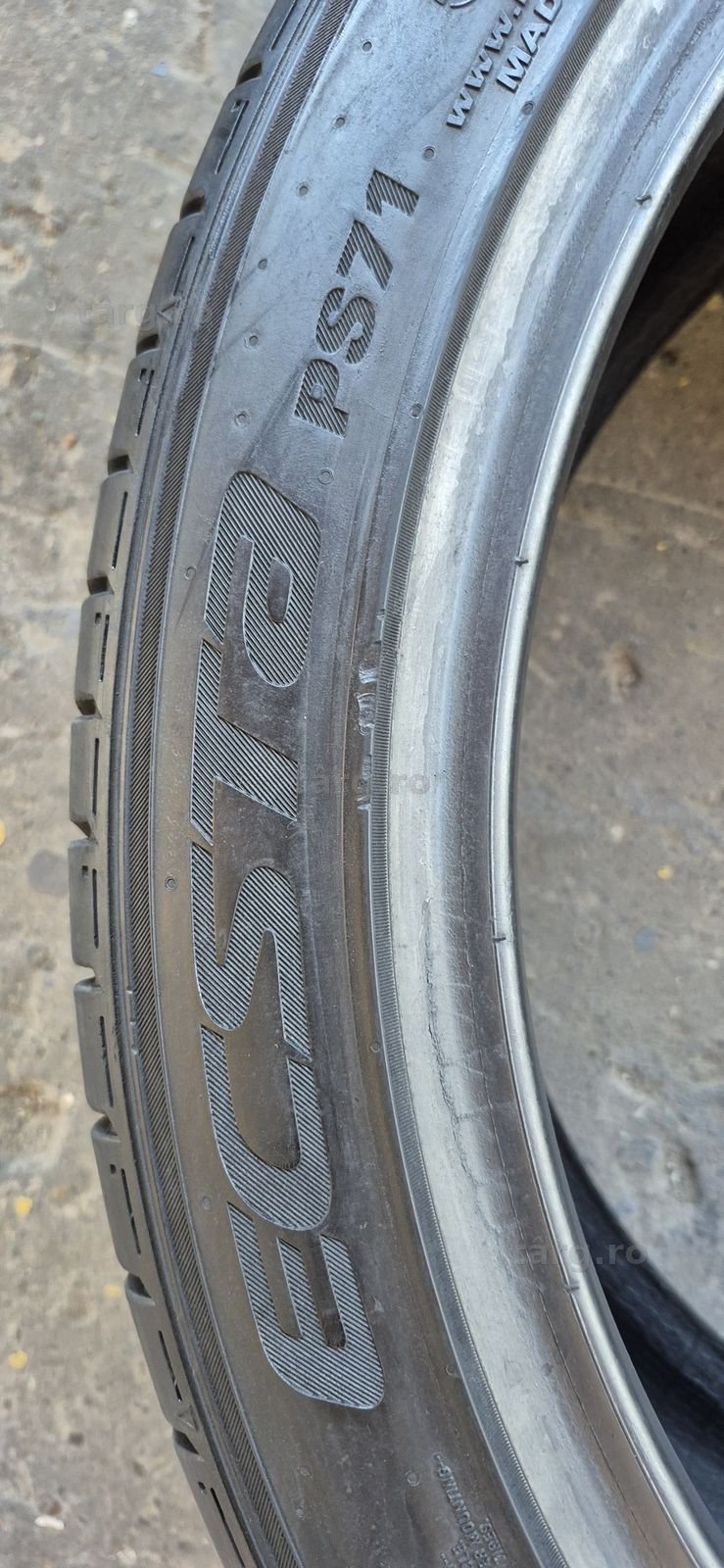 4 anvelope vara,fata Kumho 245/40/20,spate Toyo 275/35/20.Pretul este pe bucata. 4