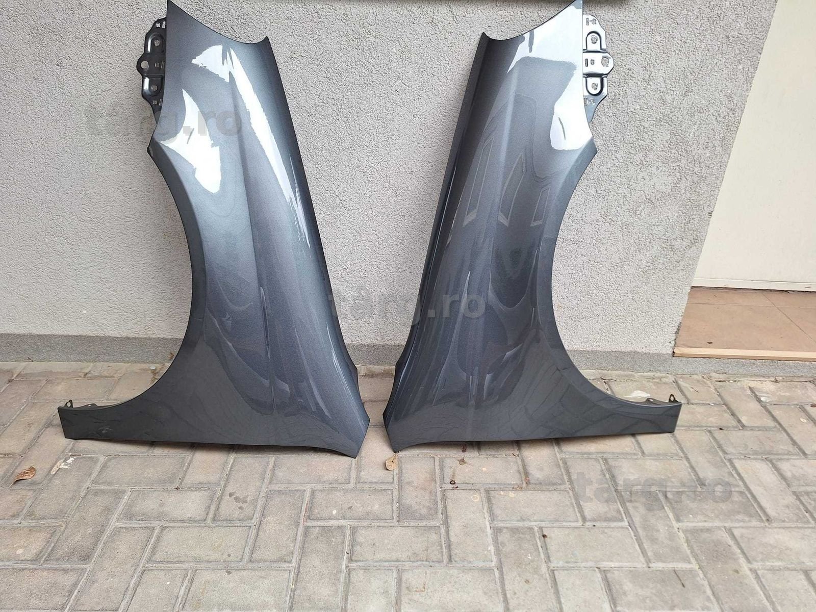 Aripa Fata Dreapta & Stanga VW Jetta 3 An 2005-2011 Vopsita Gri Inchis