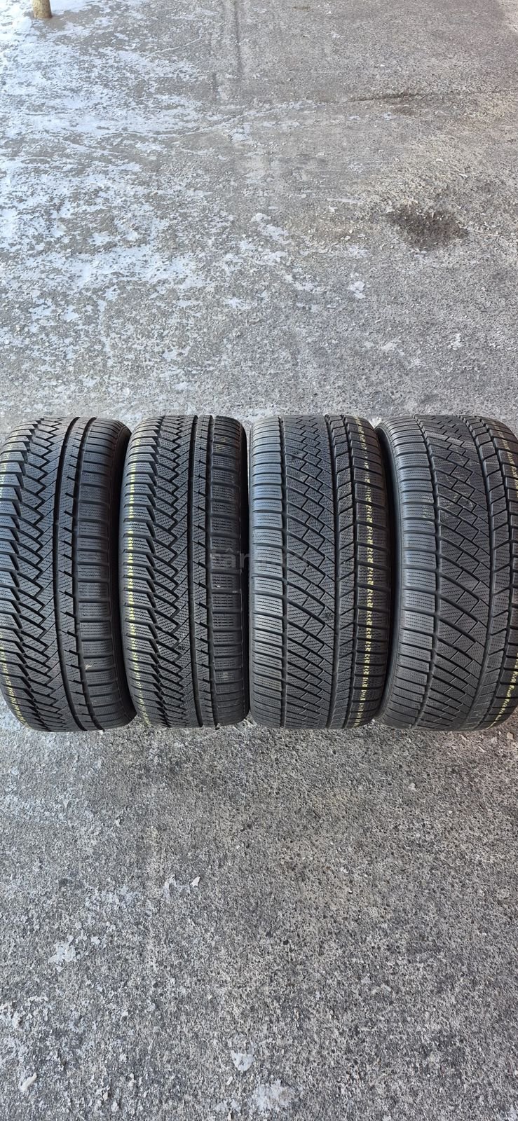 4 anvelope iarna Continental,fata 225/45/18,spate 25 5/40/18.Pret/buc.