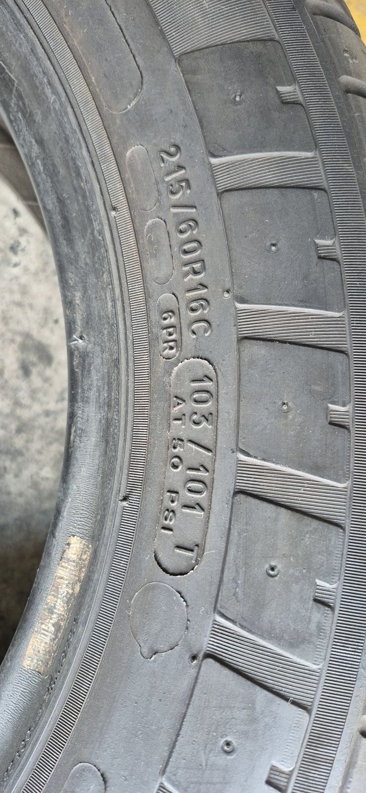 4 anvelope vara Michelin 215/60/16C.Pretul este pe bucata. 7