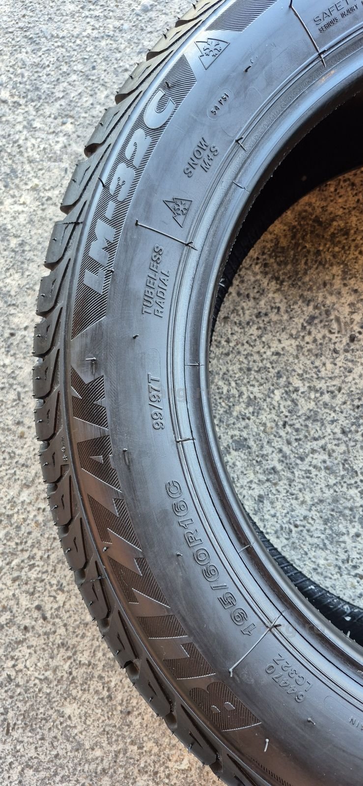 4 anvelope iarna noi Bridgestone 195/60/16C.Pretul este pe bucata. 5
