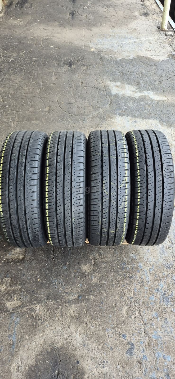 4 anvelope vara ca noi Michelin 215/60/17C,dot 2022 Pret/bucata.
