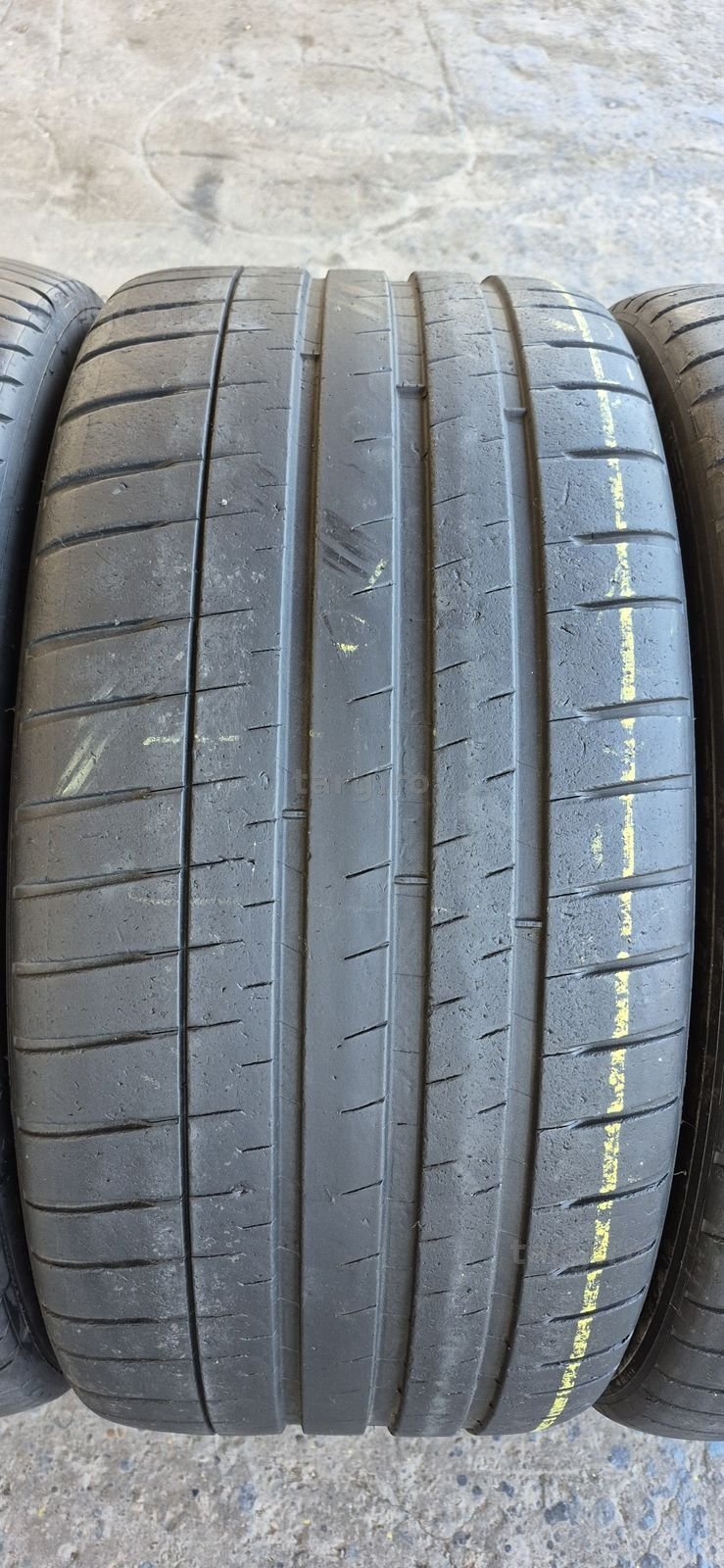 4 anvelope vara Michelin,fata 245/40/20,spate 275/35/20.Pretul este pe bucata. 3