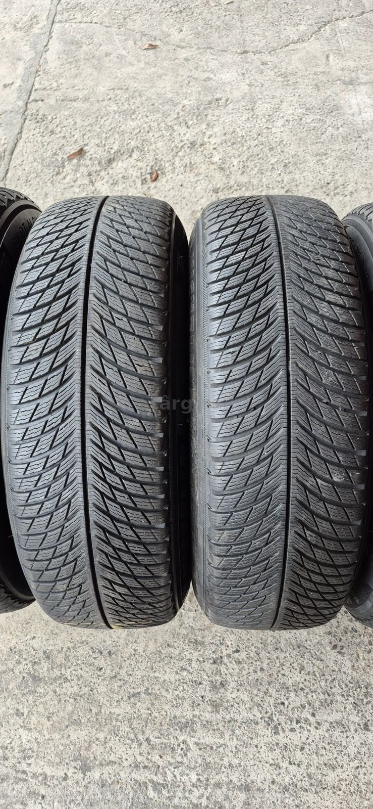 4 anvelope iarna ca si noi Michelin 255/70/18.Pretul este pe bucata. 2