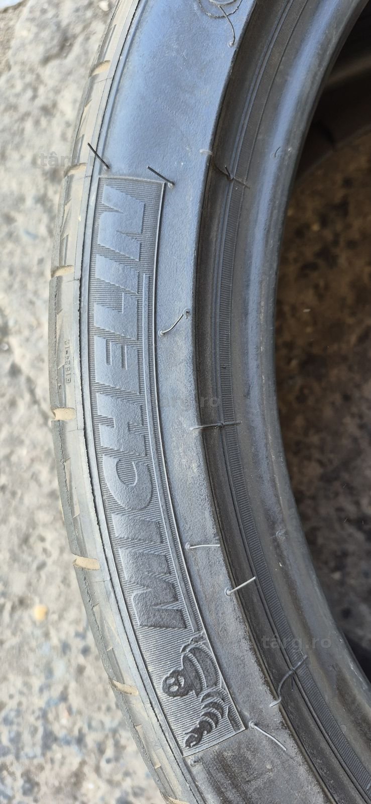 2 anvelope vara Michelin 305/30/19.Pretul este pe bucata. 3
