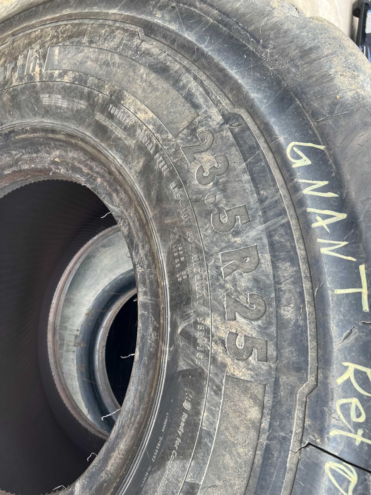 Cauciuc 23.5 R25 Continental 2