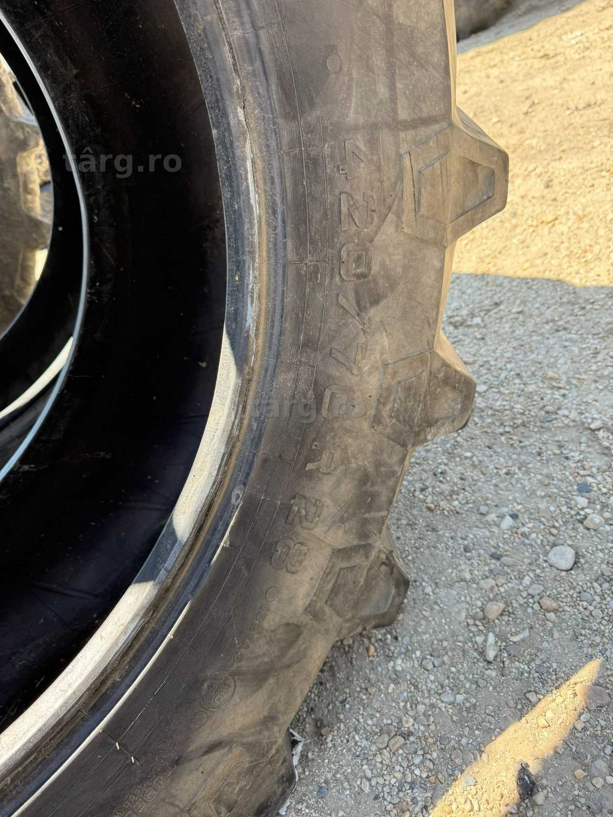 Cauciuc 420.70 r28 Pirelli 3