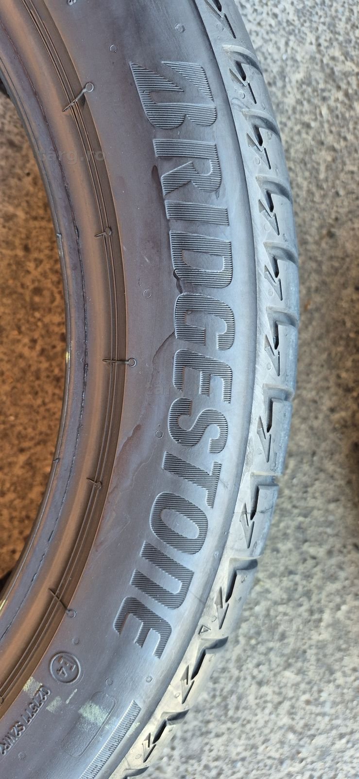 4 anvelope vara Bridgestone 235/45/18,dot 2021.Pretul este pe bucata. 4