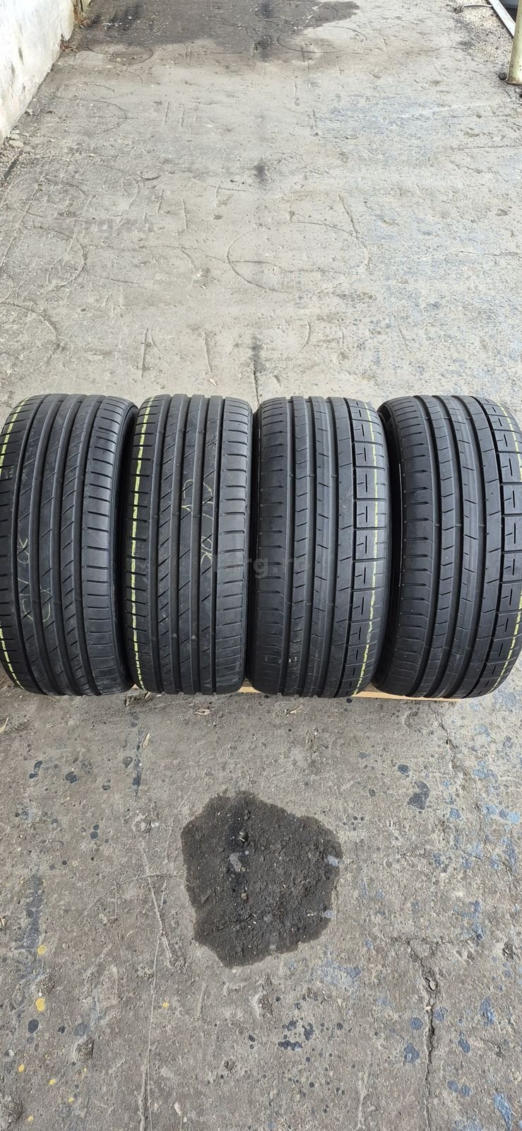 4 anvelope vara,fata Kumho 225/35/19,spate Pirelli 255/30/19.Pret/buc.