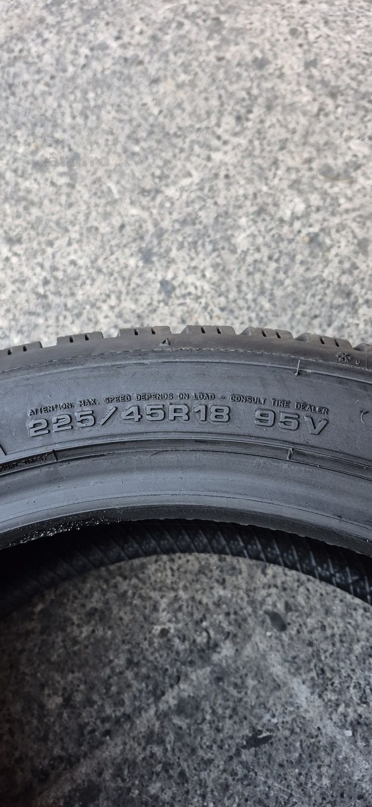 4 anvelope iarna Dunlop,fata 225/45/18,spate 255/40/18.Pret/bucata. 6