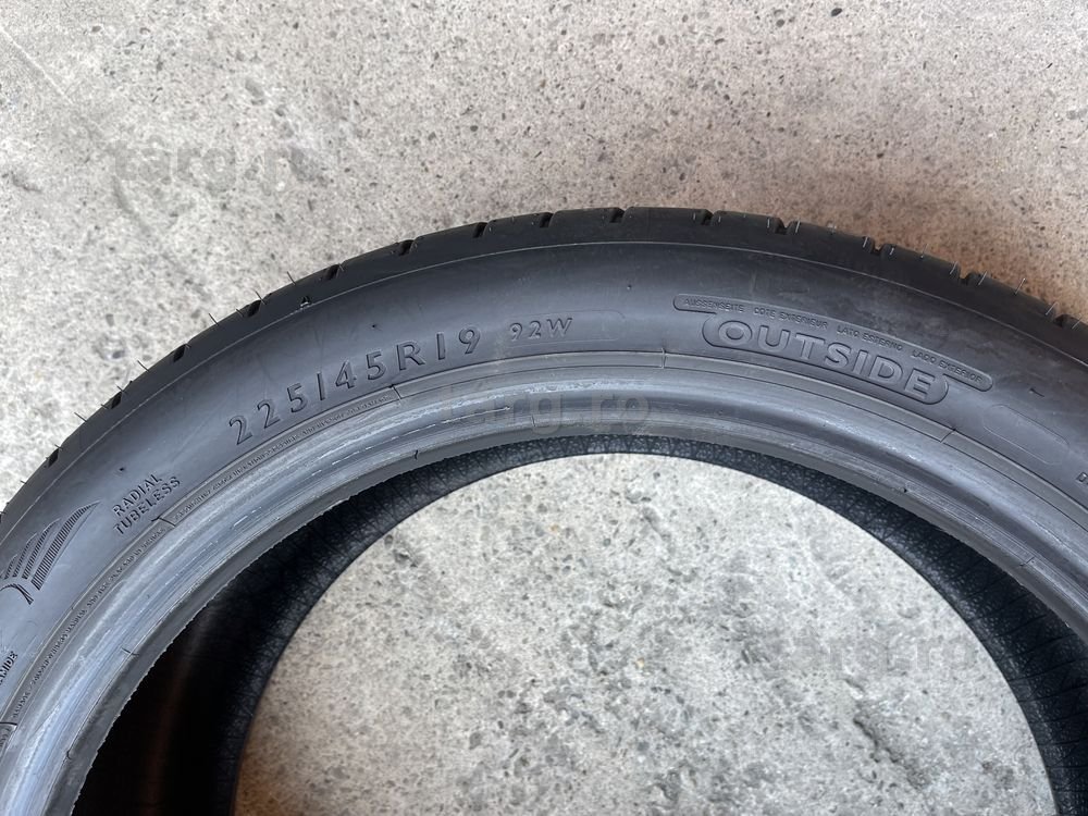 4 anvelope de vara 225/45/19 Dunlop 7
