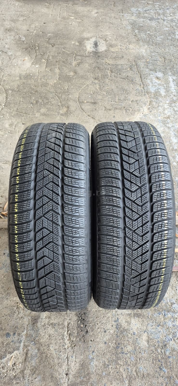 2 anvelope iarna Pirelli 245/45/21,dot 2020.Pretul este pe bucata