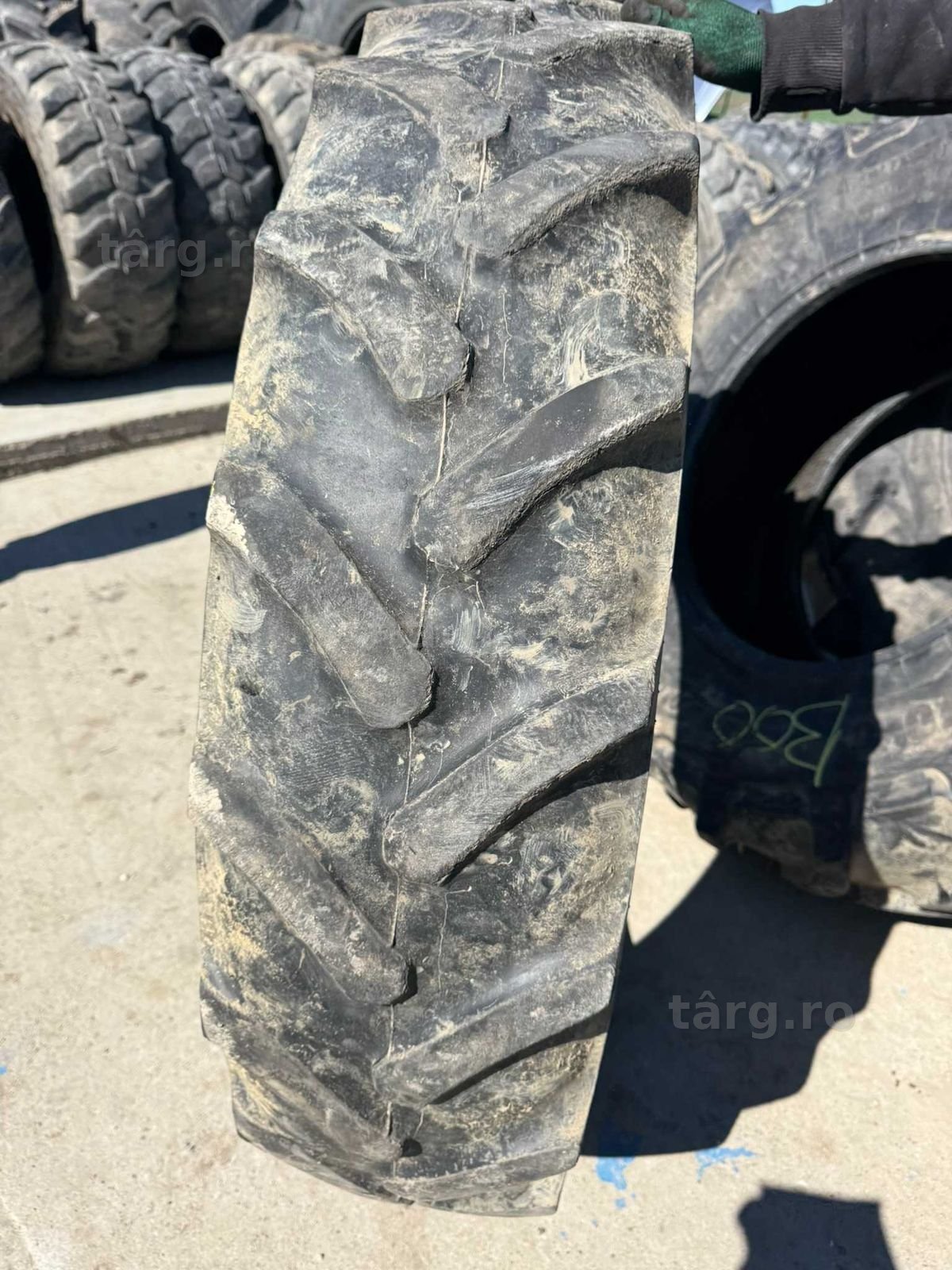 Cauciuc 270/80 R32