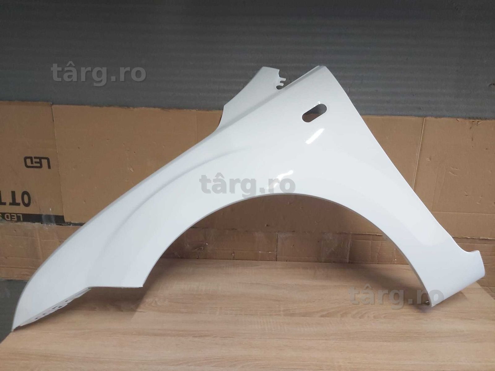 Aripa Fata Stanga Ford Focus 2/II 2004-2008 (Frozen White)
