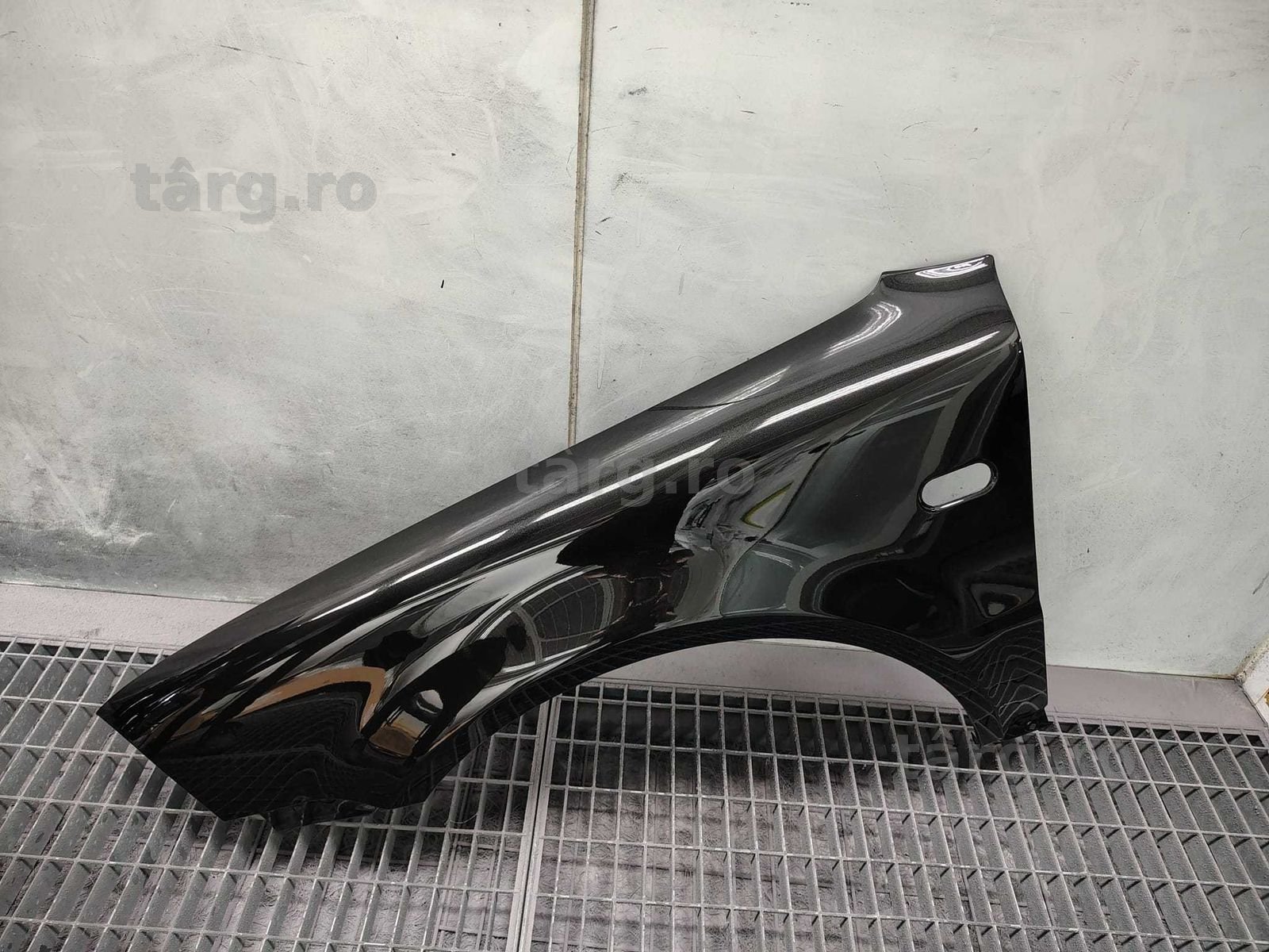 Aripa Fata Stanga VW Passat B5.5 An 2000-2004 (LC9Z (Negru))