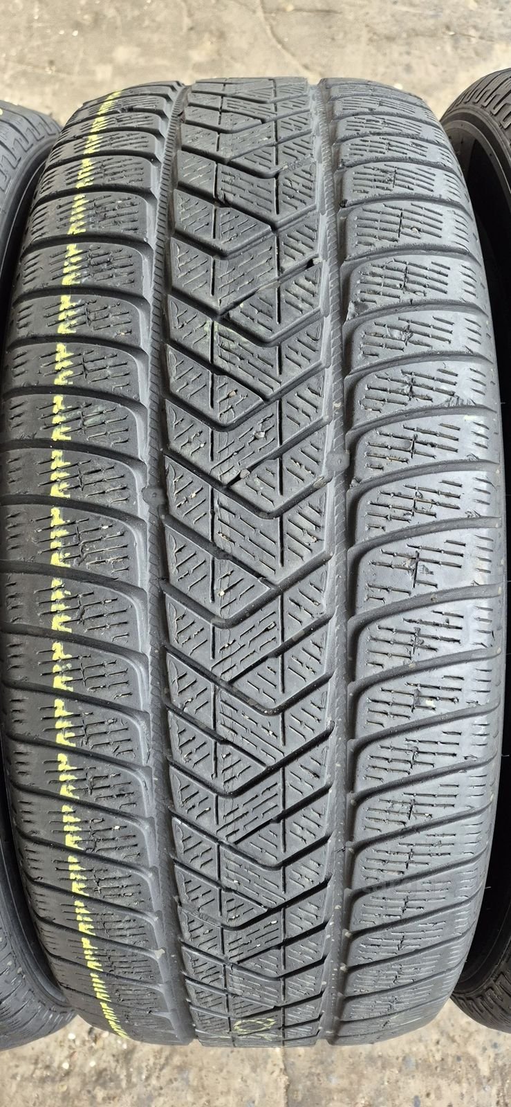 4 anvelope iarna Pirelli 255/55/20.Pretul este pe bucata. 3