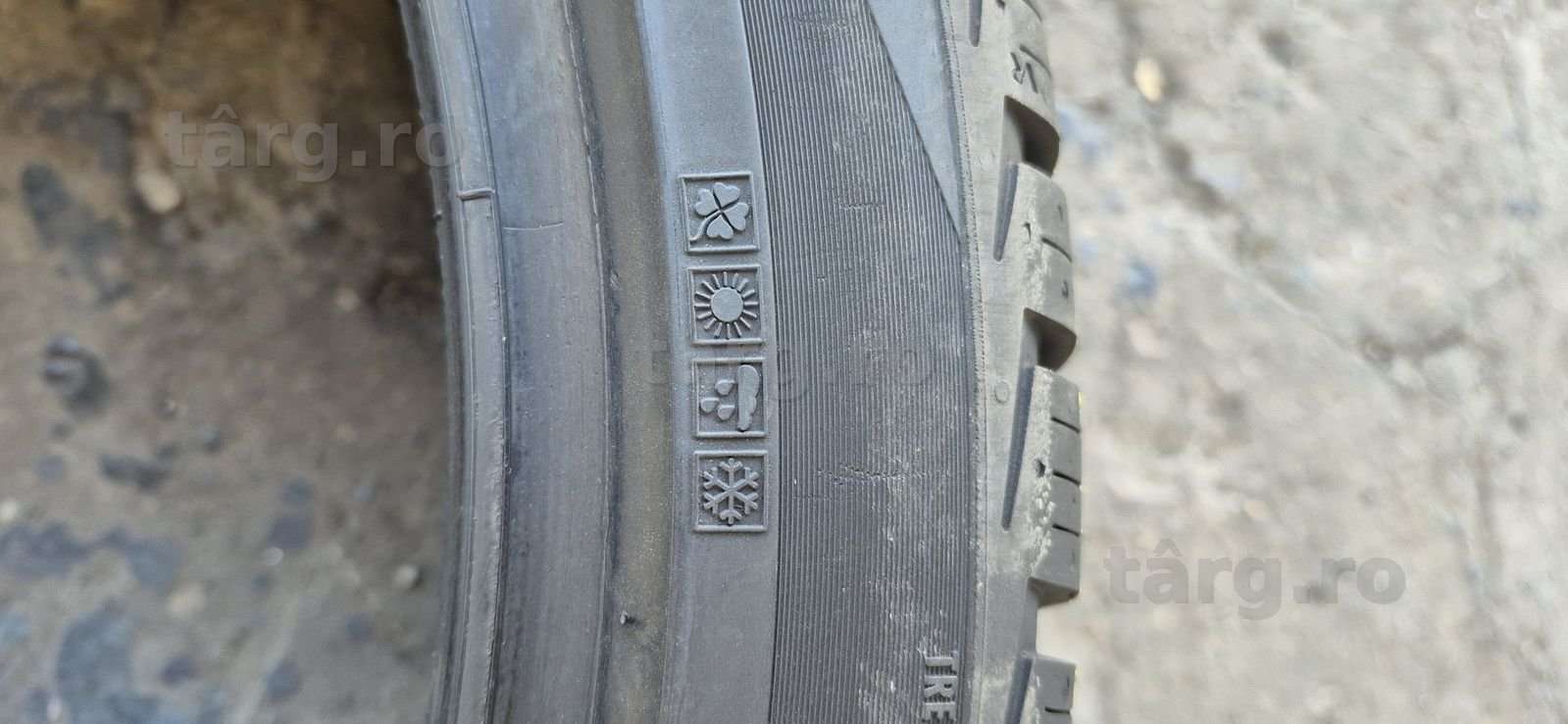 2 anvelope M+S ca noi Vredestein 255/35/20,dot 2022.Pret/buc. 7