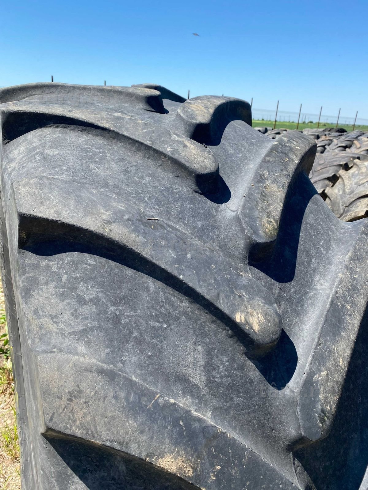 600/70 R28 Firestone 4