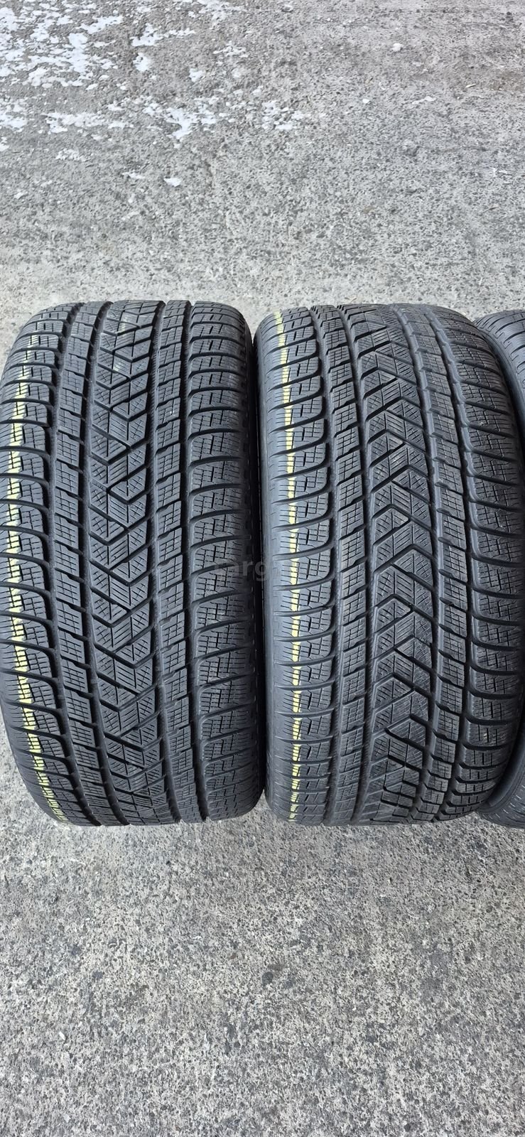 4 anvelope iarna Pirelli 295/35/21.Pretul este pe bucata. 2