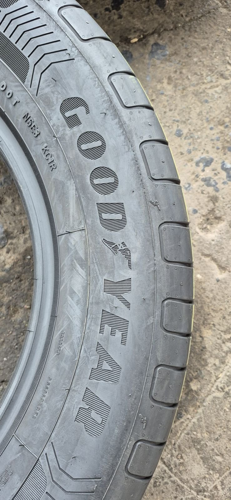 2 anvelope vara ca noi Goodyear 215/65/17.Pretul este pe bucata. 3