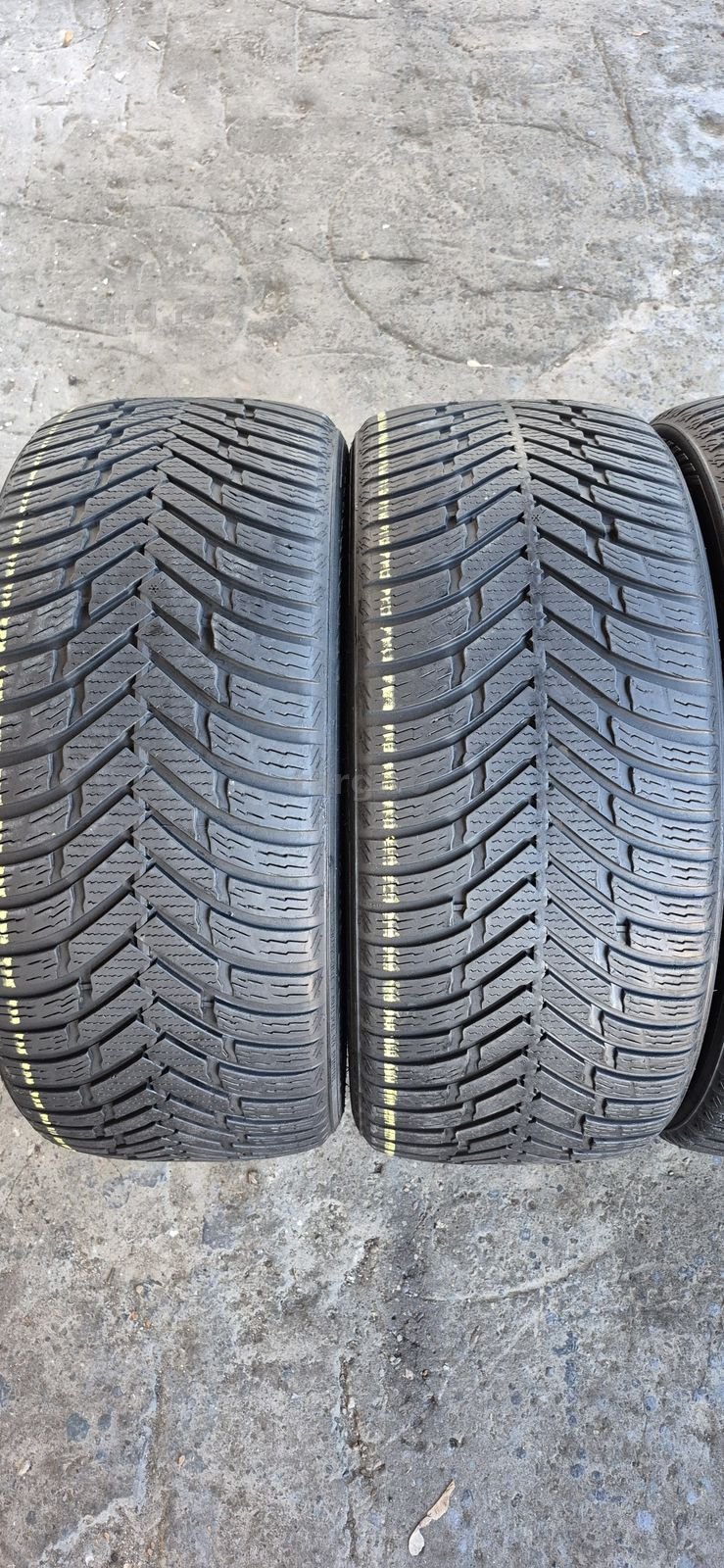 4 anvelope iarna Nokian 245/40/19.Pretul este pe bucata. 2