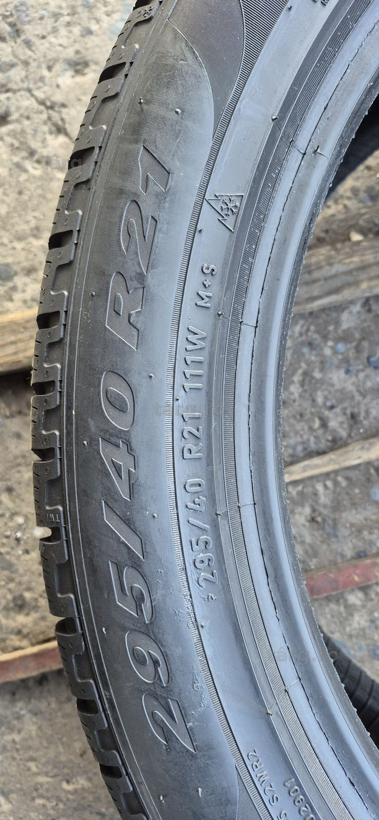 4 anvelope iarna Pirelli 295/40/21.Pretul este pe bucata. 6