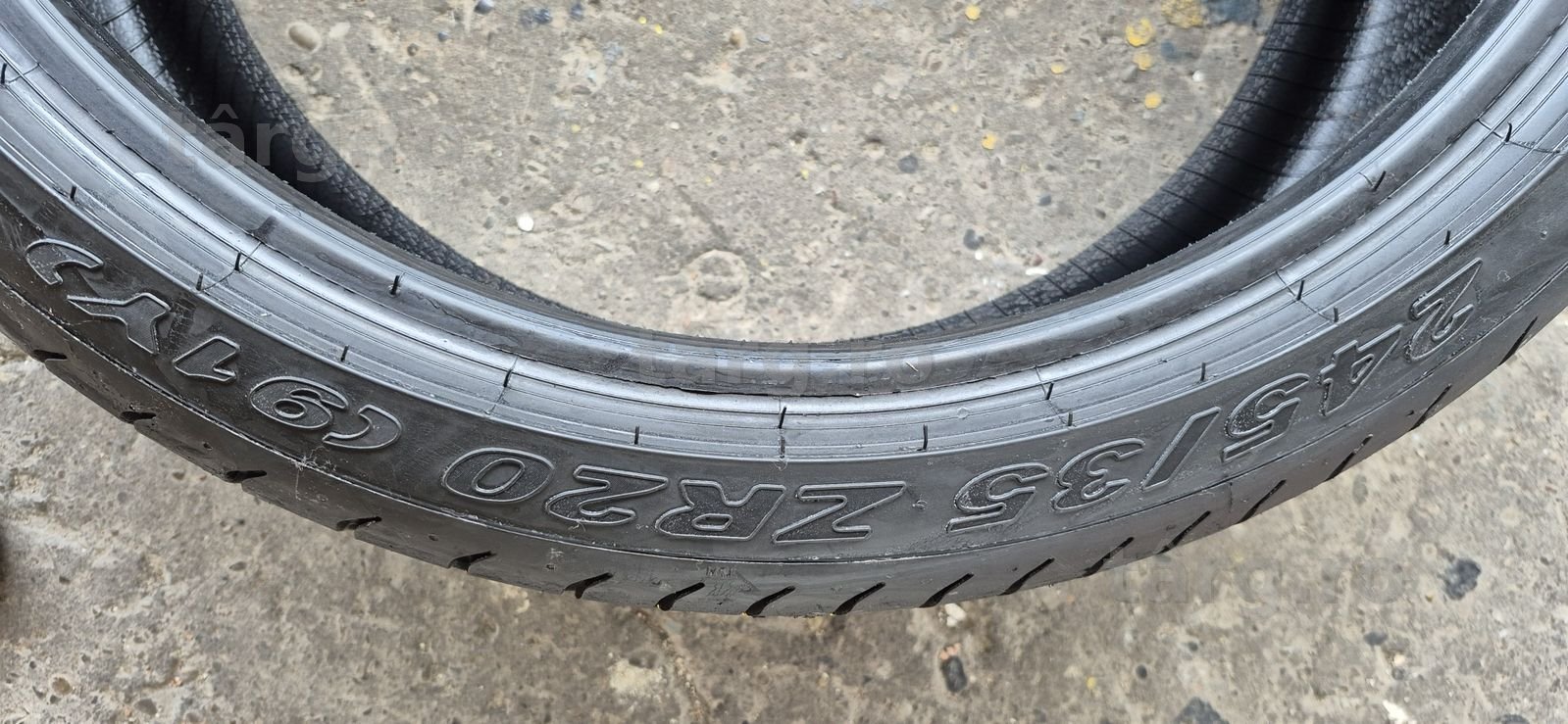 4 anvelope vara,fata Pirelli 245/35/20,spate Kumho 275/30/20.Pretul este pe bucata. 5