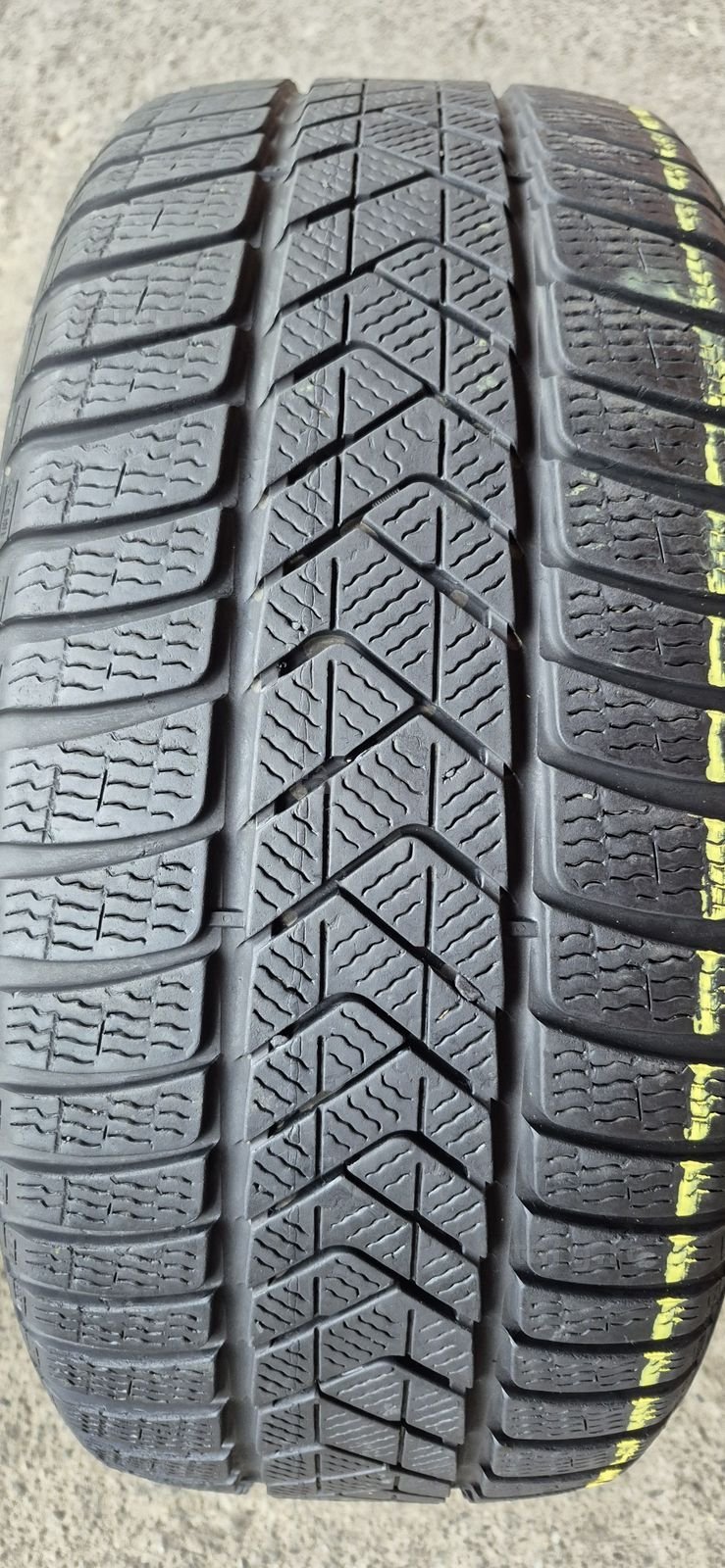 4 anvelope iarna Pirelli 235/45/18.Pretul este pe bucata. 3