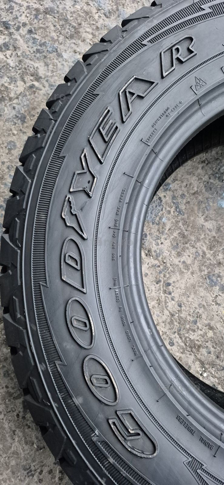 4 anvelope M+S Goodyear 245/75/17.Pretul este pe bucata. 4