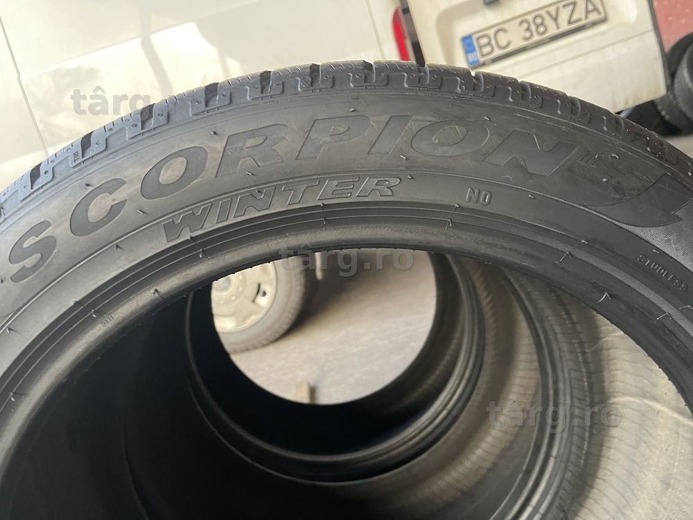 4 anvelope de iarna 295/40/20  Pirelli 8