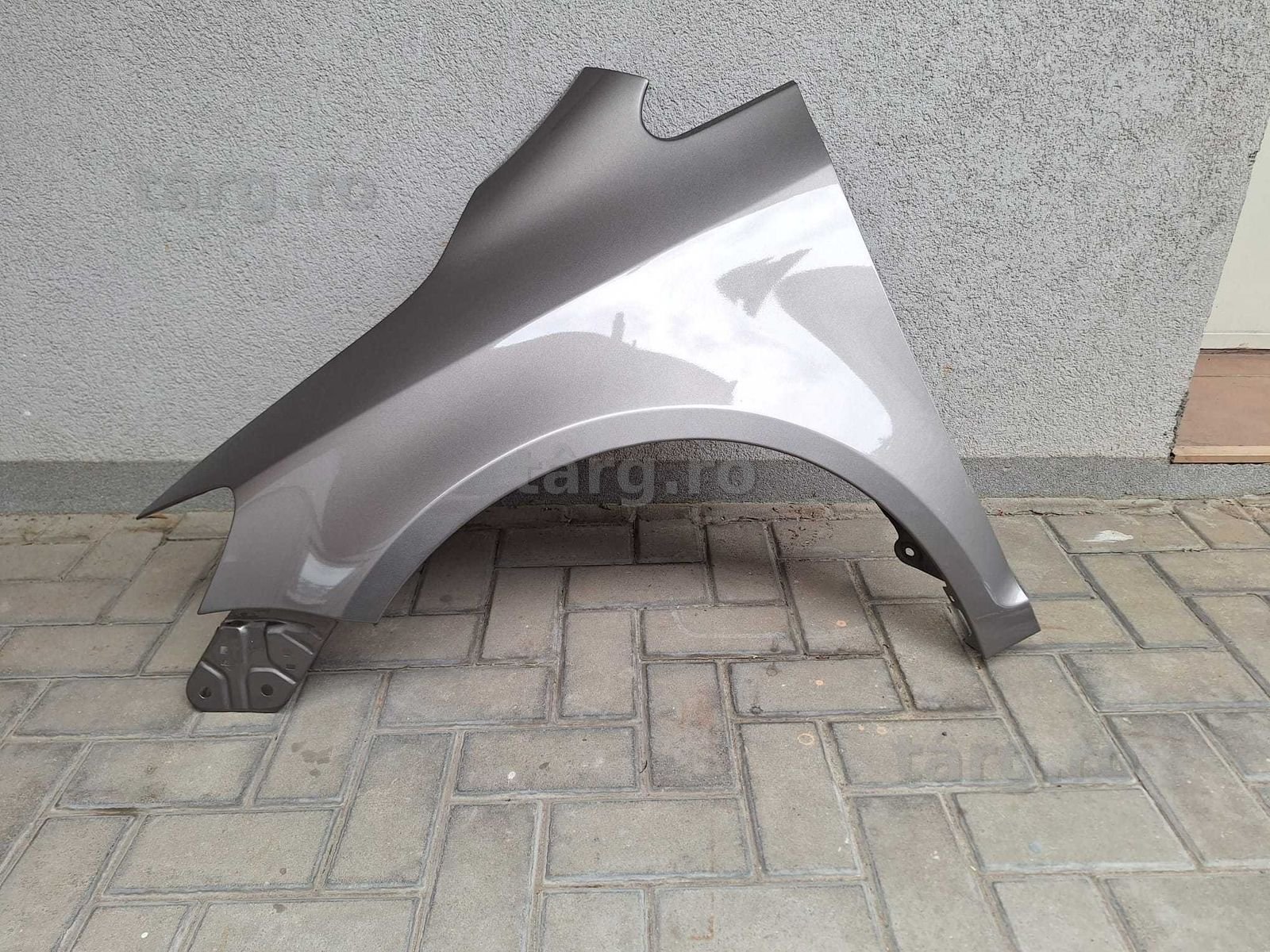 Aripa Fata Stanga VW Golf 5 V Plus 2005-2009 Vopsita Maro