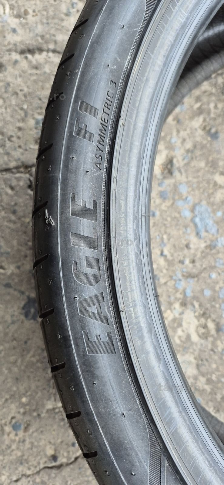 2 anvelope vara noi Goodyear 245/35/20.Pretul este pe bucata. 4