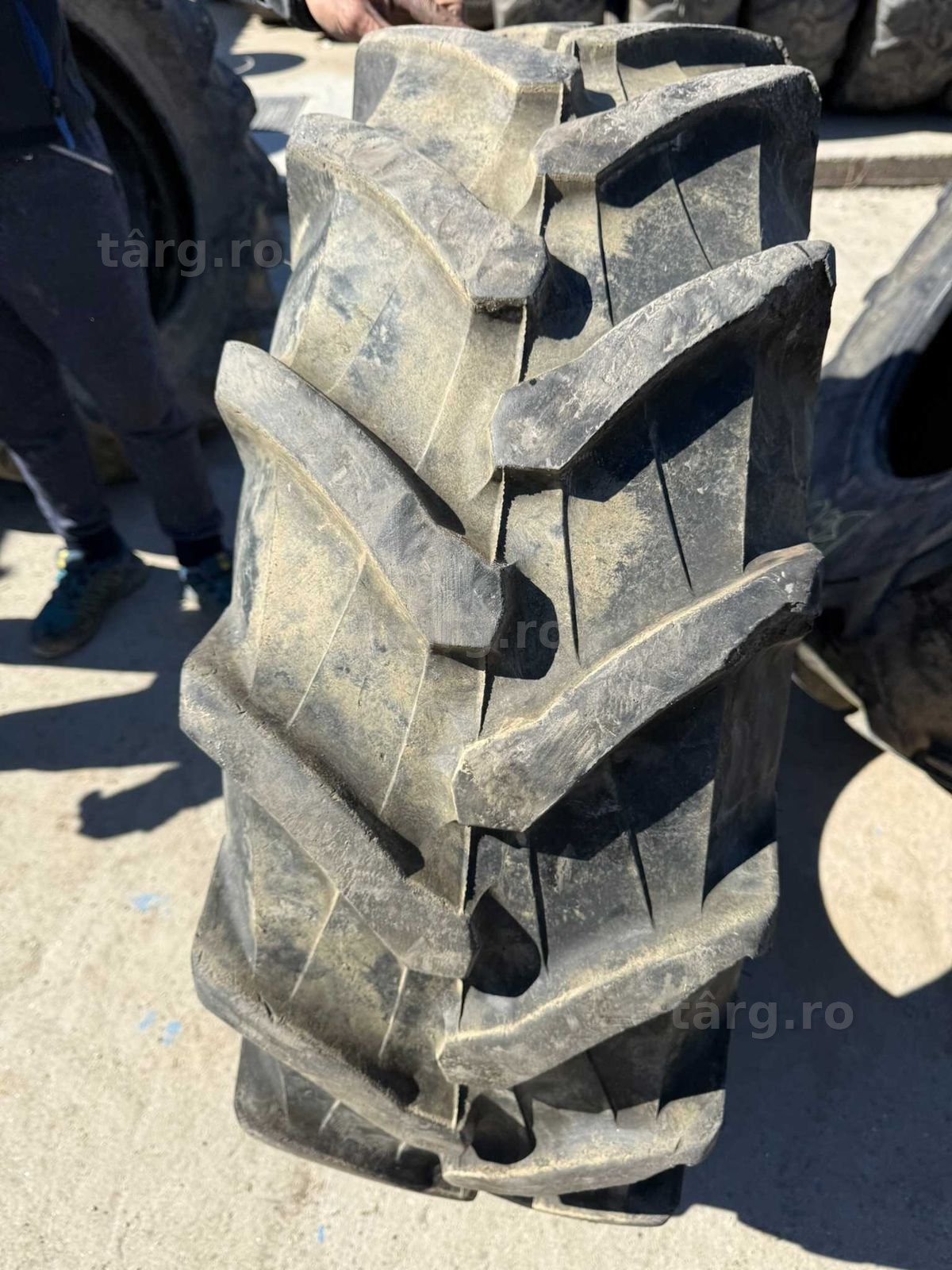 Cauciuc 12.4 R20 Pirelli