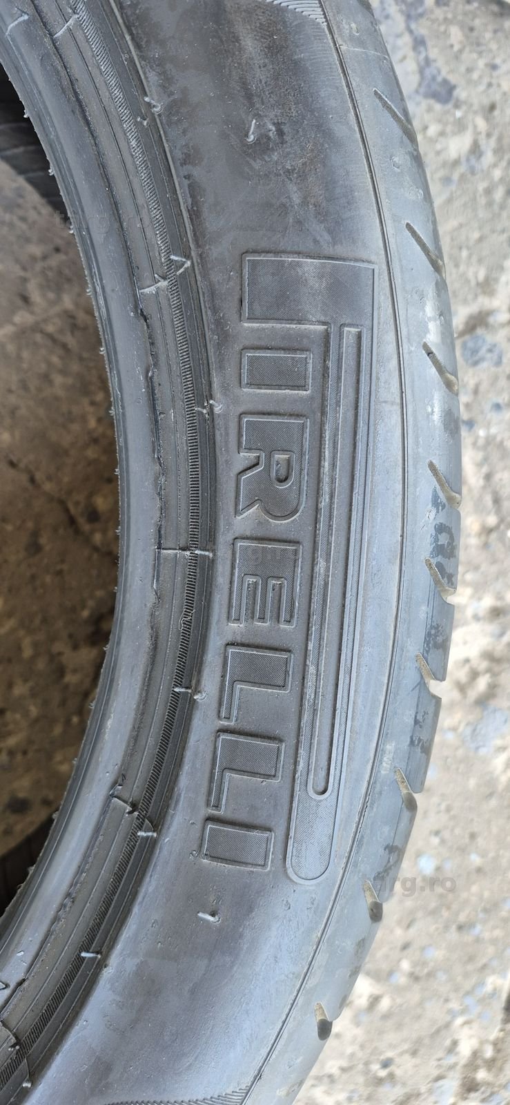 2 anvelope vara Pirelli 265/40/19.Pretul este pe bucata. 3