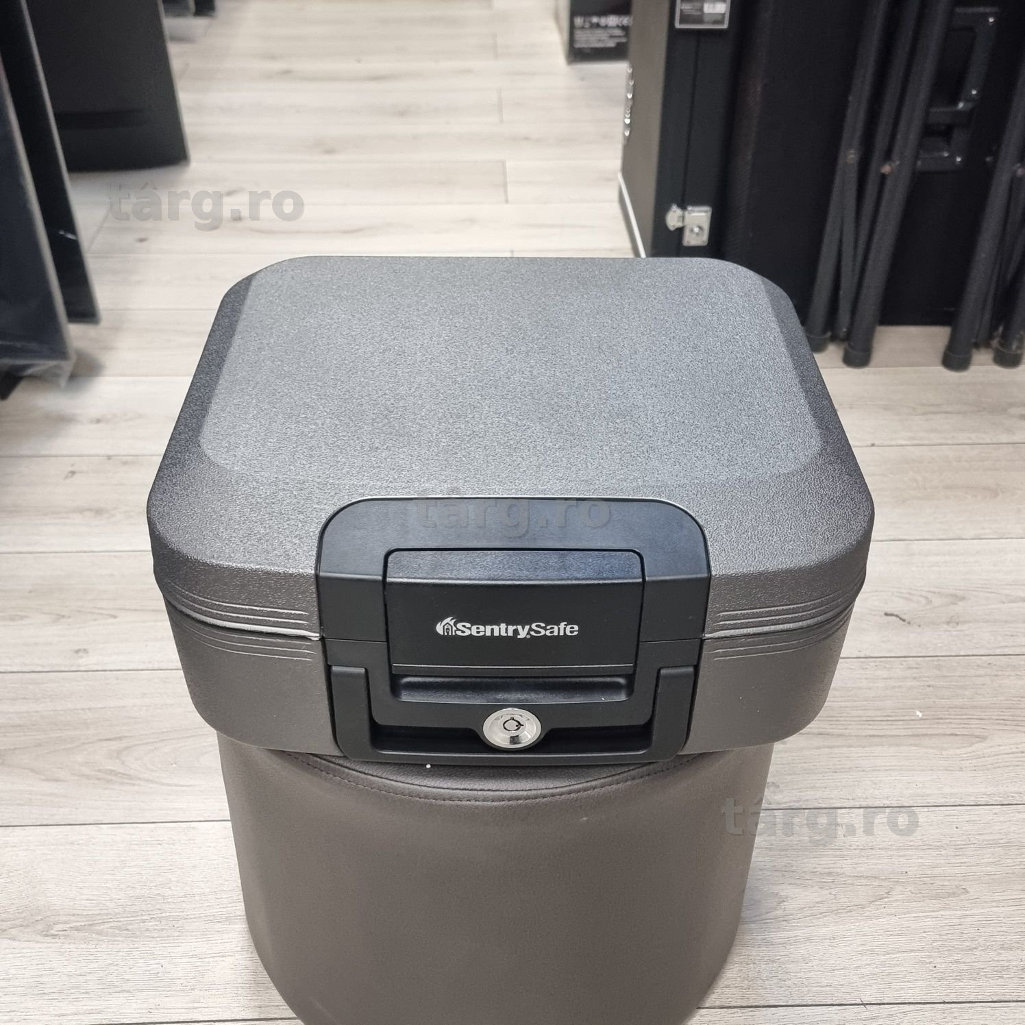 Amanet F28: Caseta valiza seif portabil Sentry CFW20201 rezistent foc (L)