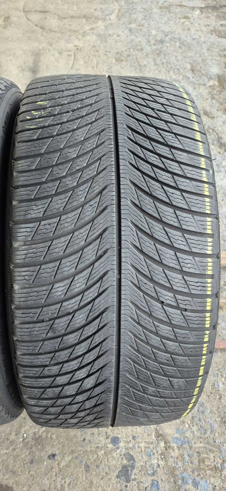 2 anvelope iarna Michelin 295/35/20,dot 2020.Pretul este pe bucata. 2