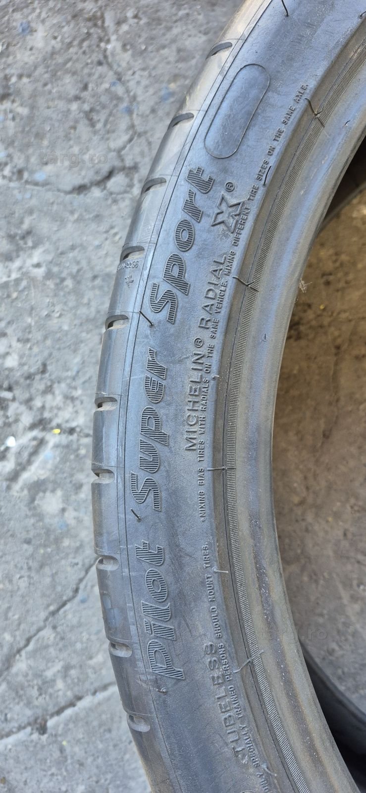 4 anvelope vara noi,2 Goodyear,2 Michelin 265/35/22.Pretul este pe bucata. 7