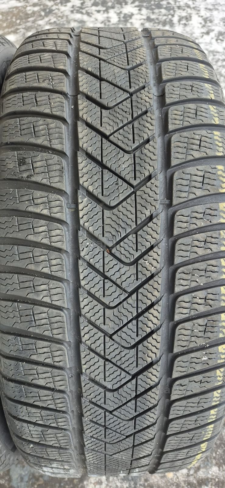 4 anvelope iarna RFT Pirelli,fata 275/45/20,spate 305/40/20.Pret/buc. 3