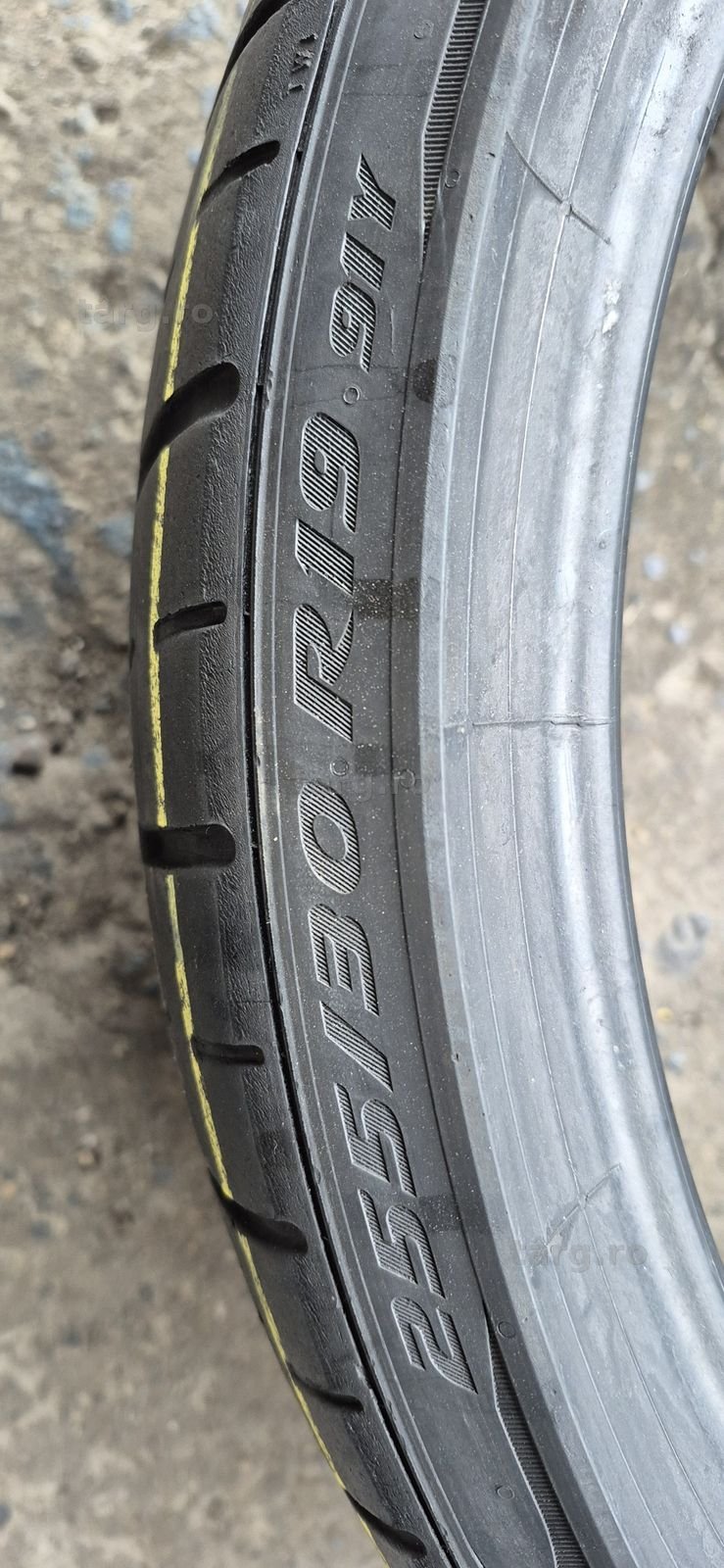 4 anvelope vara,fata Kumho 225/35/19,spate Pirelli 255/30/19.Pret/buc. 8