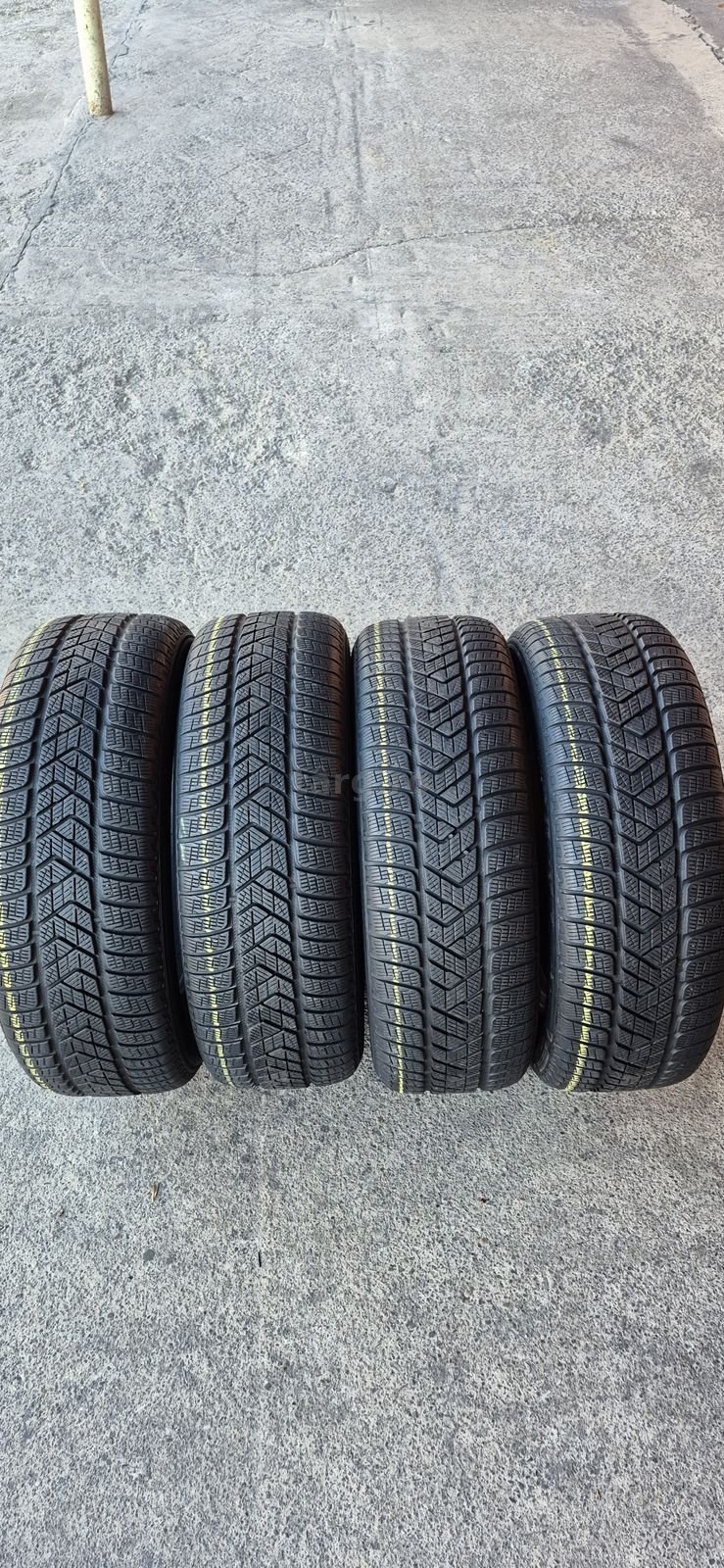 4 anvelope iarna Pirelli 235/65/18,dot 2020.Pretul este pe bucata