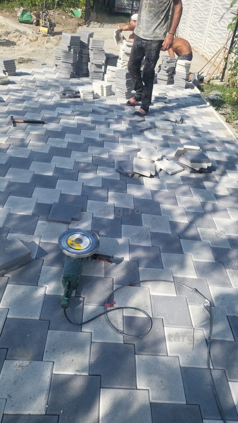 Rigole Pavaje Pavele Borduri Dale din beton model 40x40 Oferim montaj și transport  Lucrări de la A la Z cu materiale necesare incluse la cheie