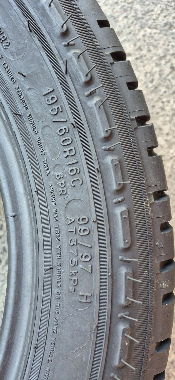 4 anvelope vara Michelin 195/60/16C,dot 2023-2024.Pretul este pe bucata. 7