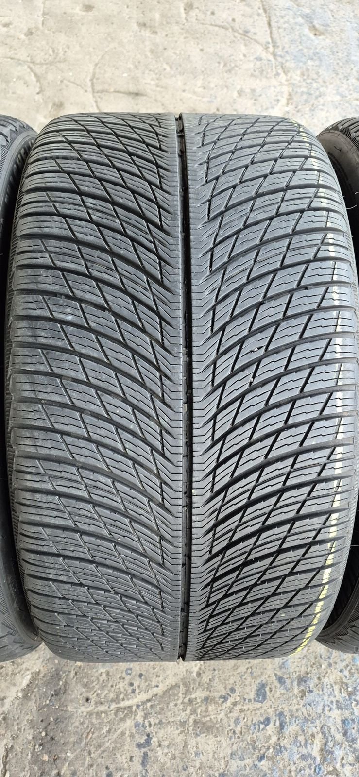 4 anvelope iarna Michelin,fata 255/35/21,spate 295/30/21.Pret/bucata 3