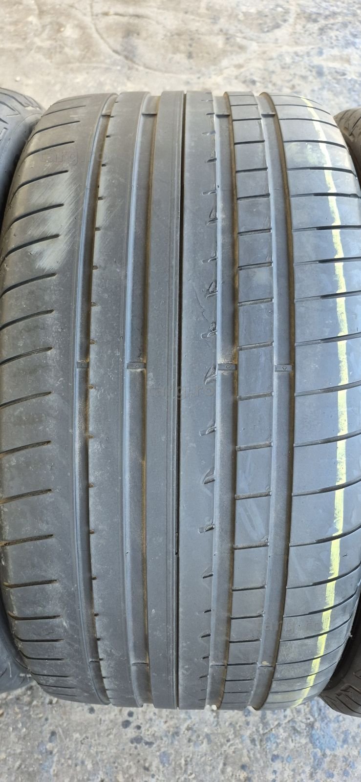 4 anvelope vara runflat Goodyear,fata 245/40/19,spate 275/35/19.Pretul este pe bucata. 3
