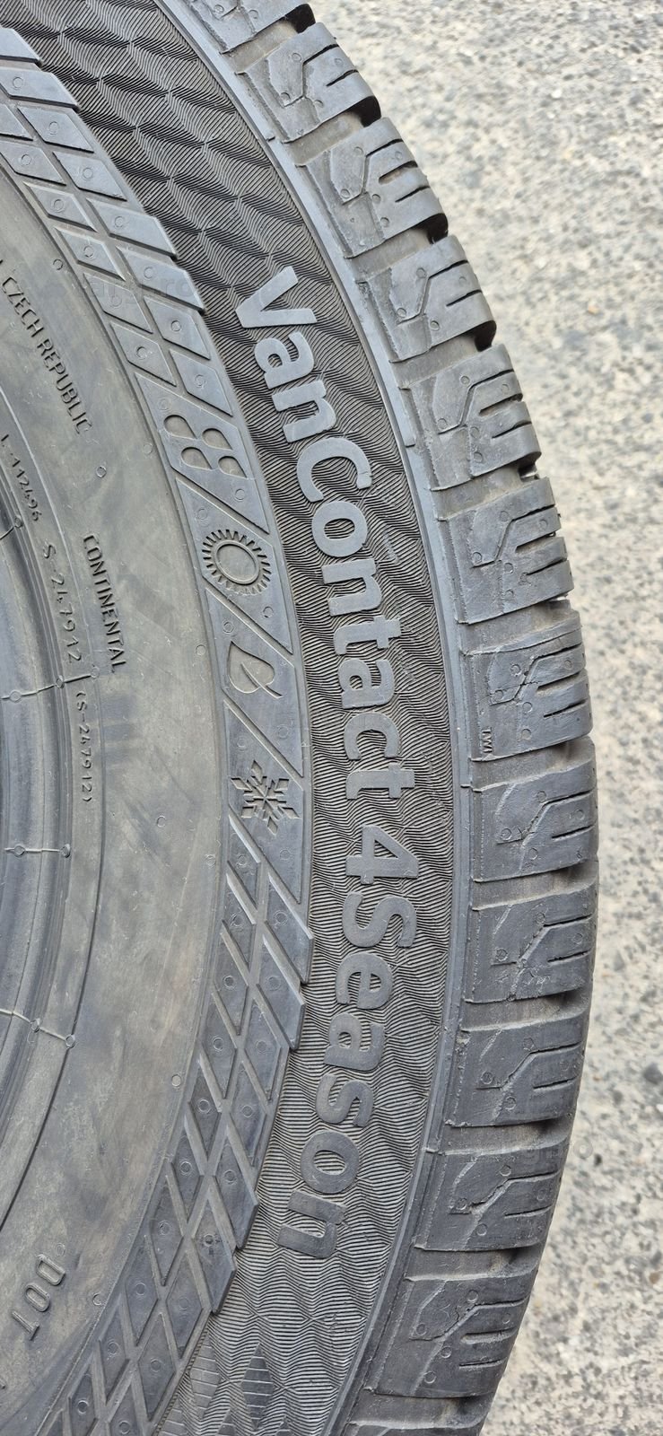 4 anvelope M+S noi Continental 225/75/16C;121/120 R.Pretul este pe bucata. 4