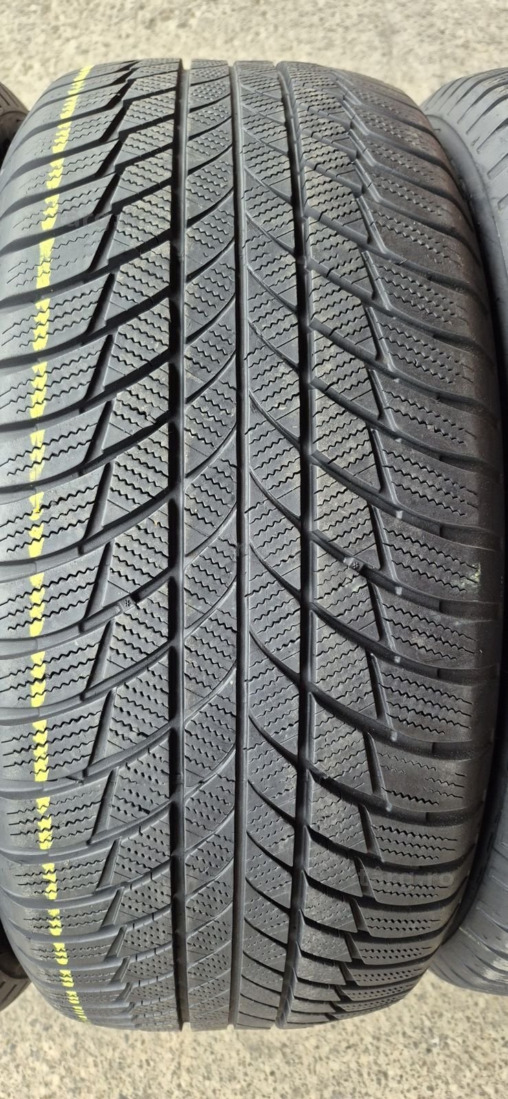 4 anvelope iarna runflat Bridgestone 245/50/19.Pretul este pe bucata 3