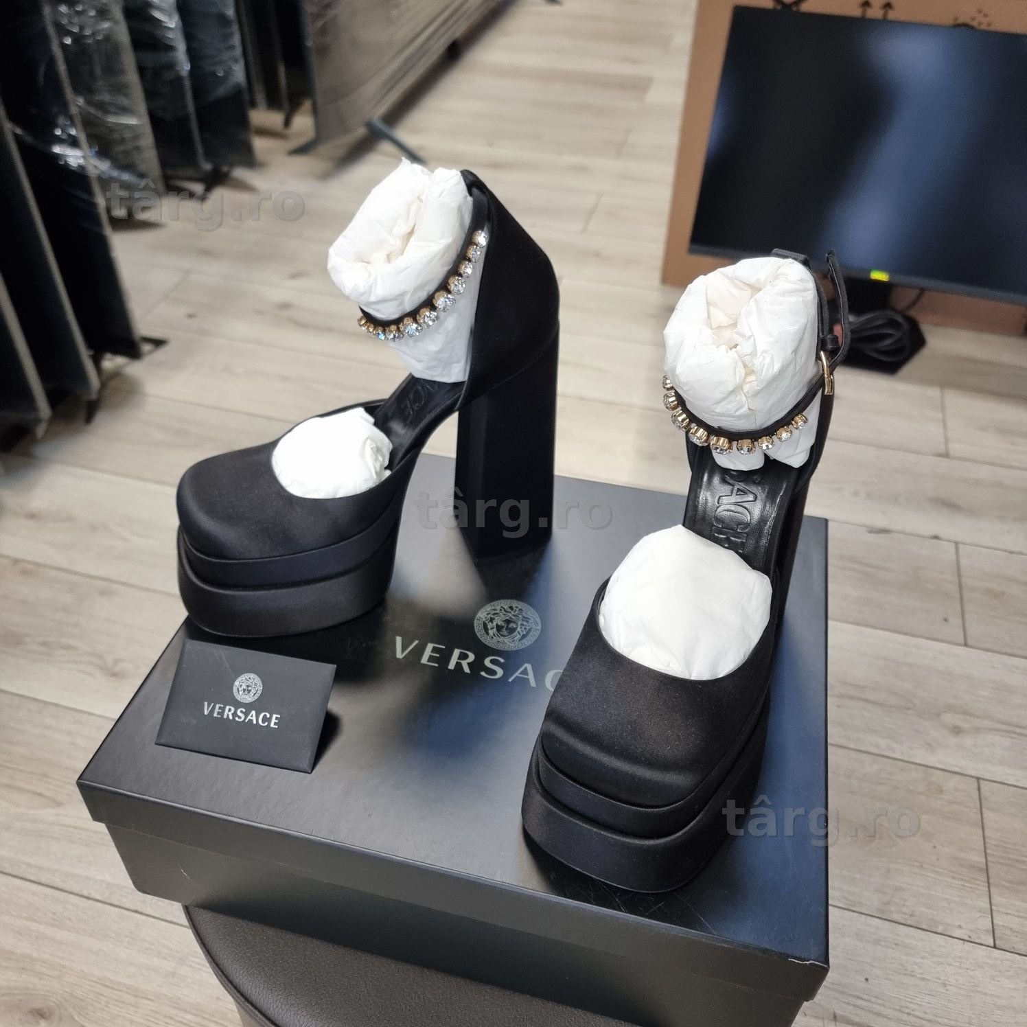 Amanet F28: Pantofi platforma Versace Aevitas marime 40 (L)