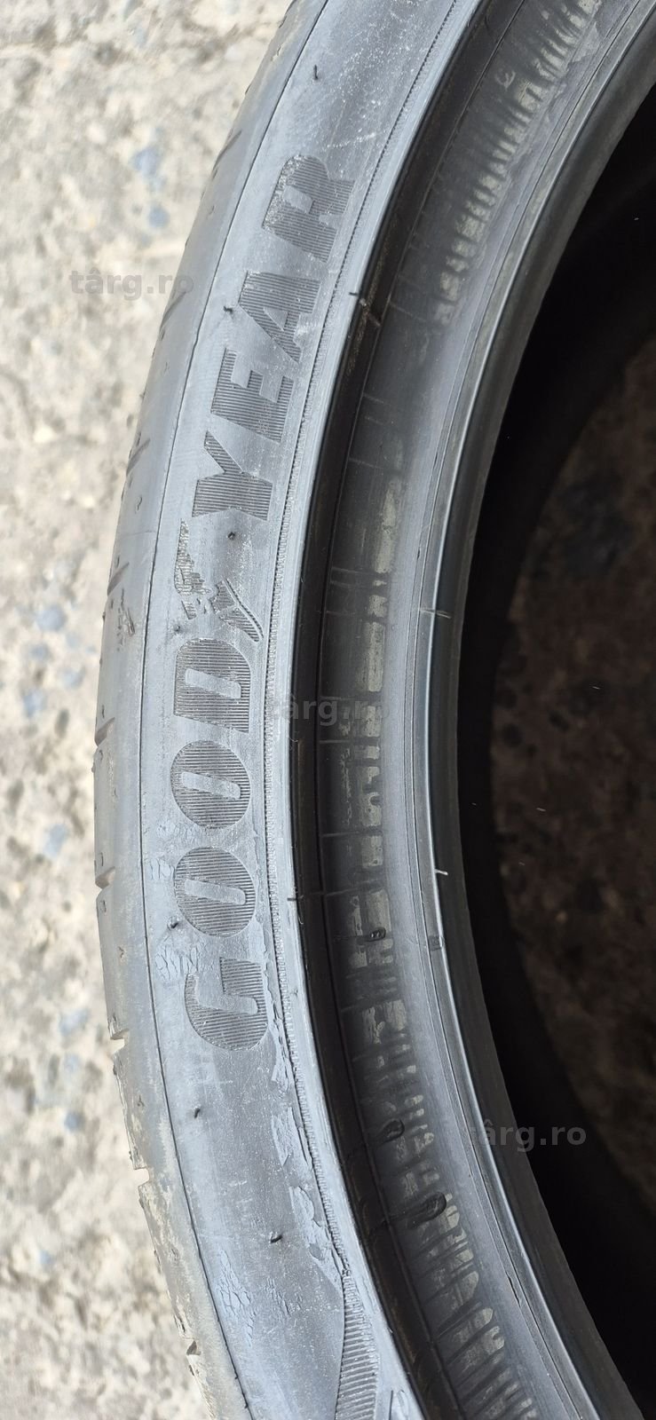 2 anvelope vara noi Goodyear 245/35/20.Pretul este pe bucata. 3