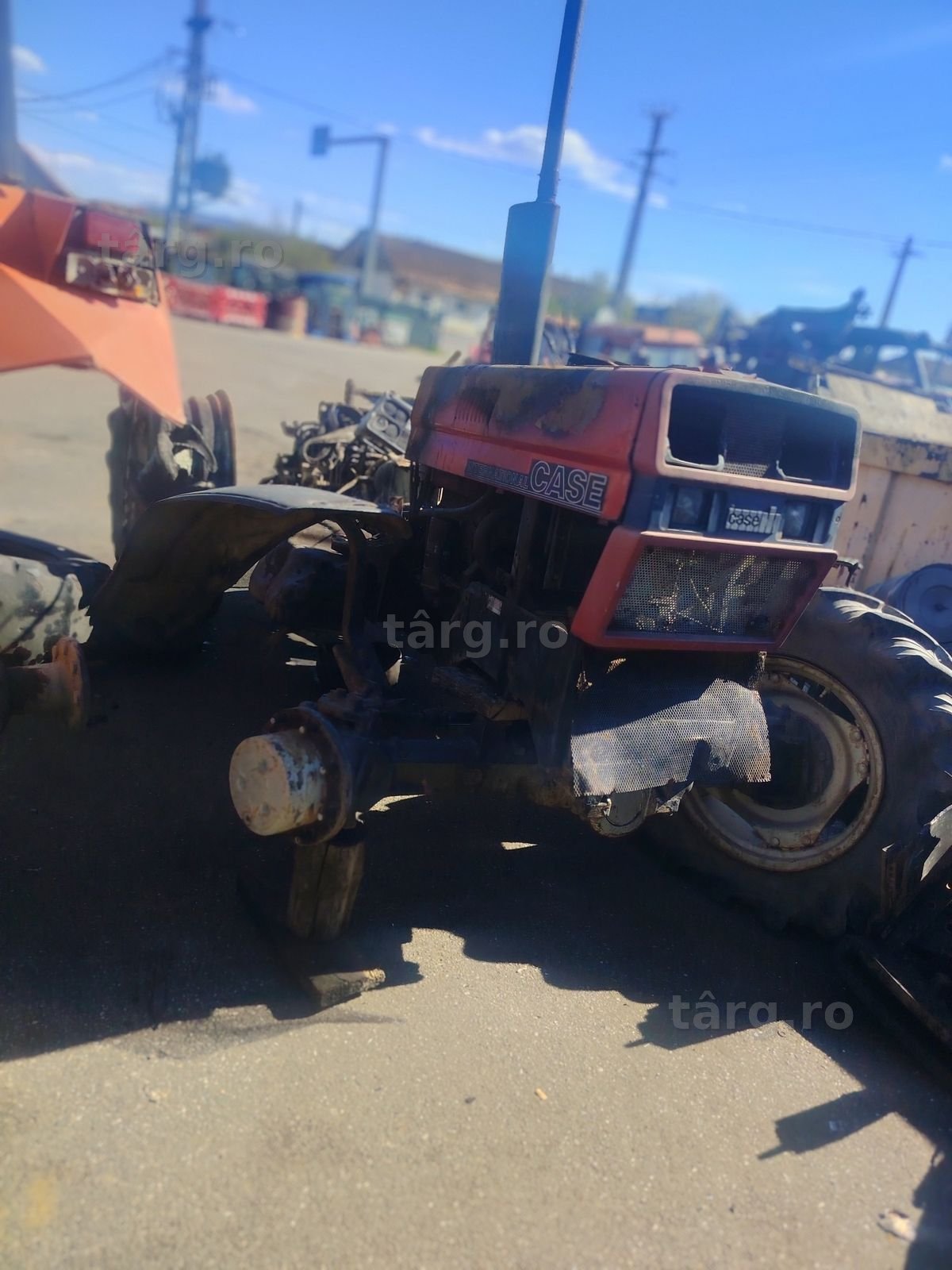 Piese tractor intereseaza 885
