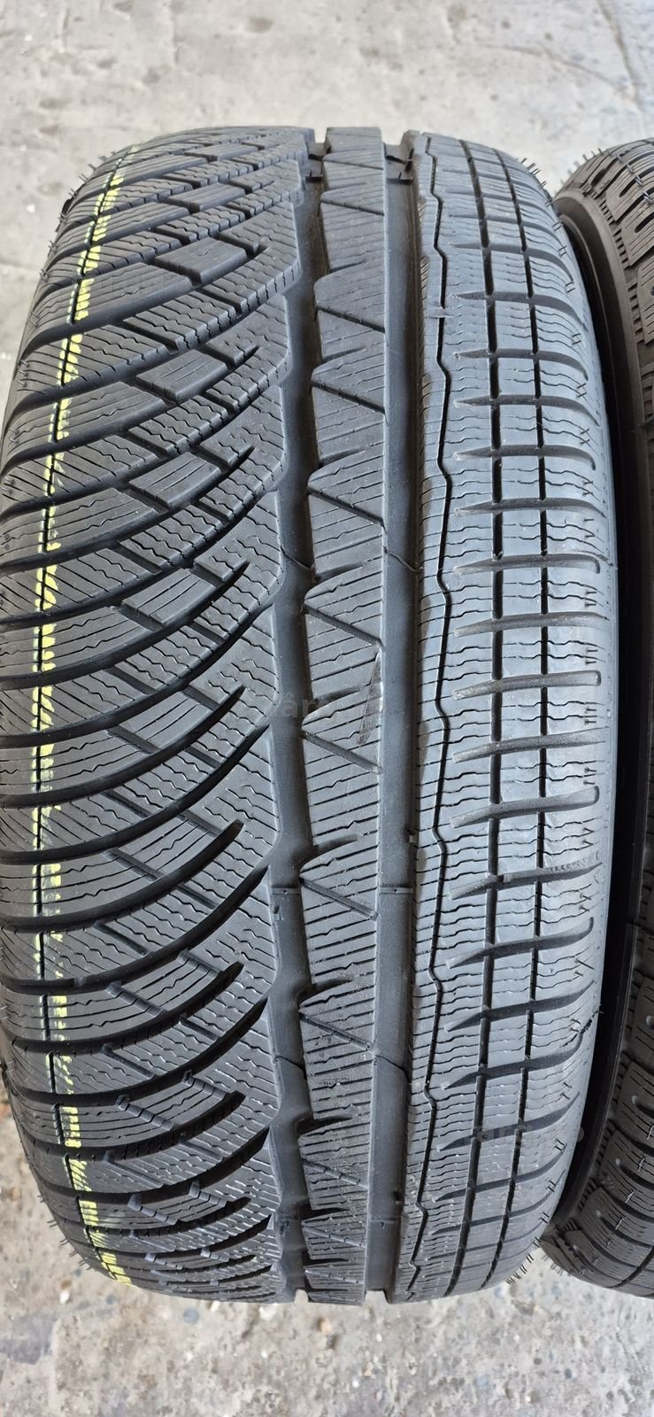 2 anvelope iarna ca si noi  Michelin,245/55/17.Pretul  este pe bucata 2